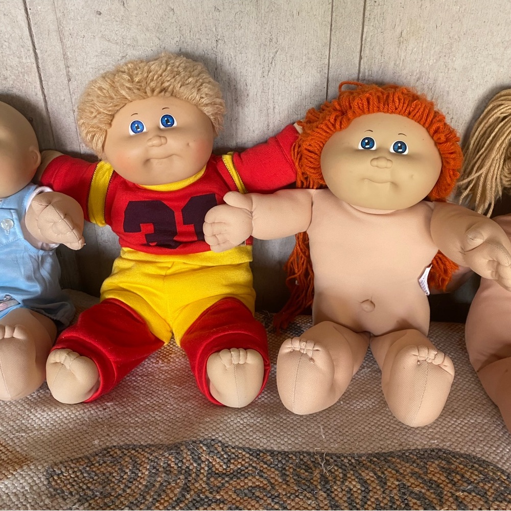 Four cabbage patch dolls